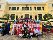 Chụp ảnh kỷ niệm thi tuyên truyền