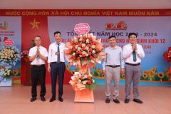 Ảnh tặng hoa