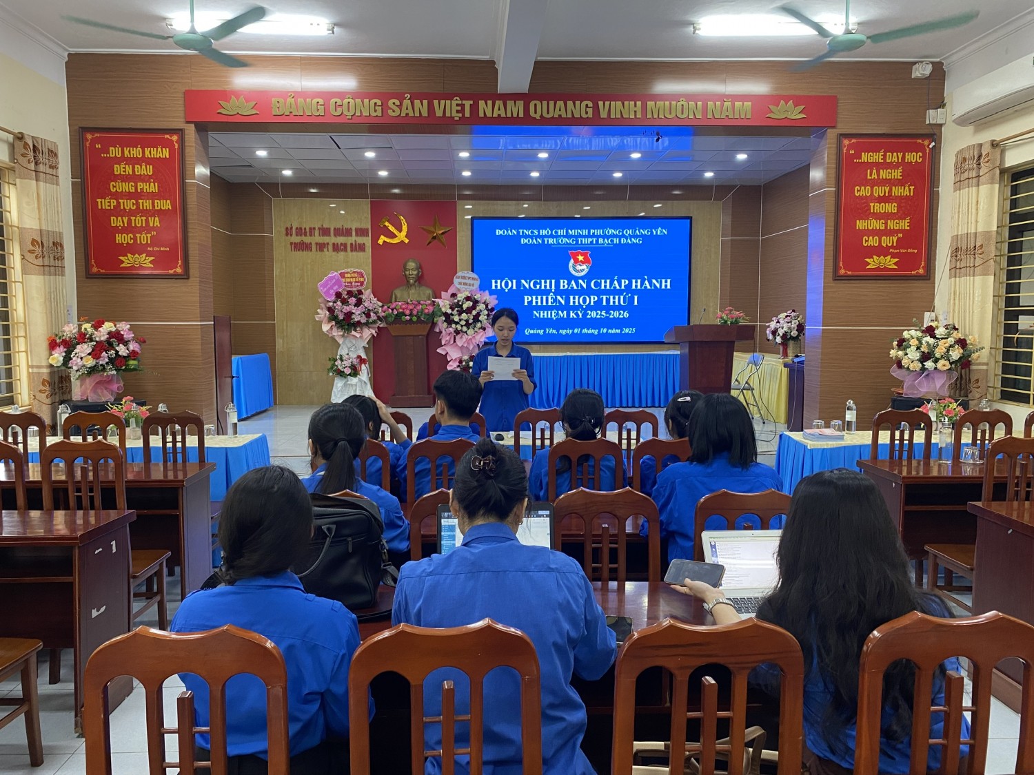 BAN CHẤP HÀNH ĐOÀN TRƯỜNG THPT BẠCH ĐẰNG NHIỆM KỲ 2025-2026 HỌP PHIÊN THỨ NHẤT