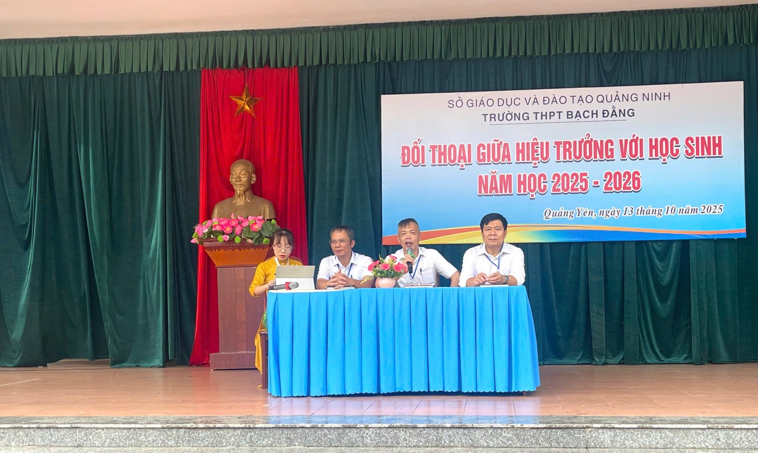 TRƯỜNG THPT BẠCH ĐẰNG TỔ CHỨC THÀNH CÔNG CHƯƠNG TRÌNH ĐỐI THOẠI GIỮA HIỆU TRƯỞNG VÀ HỌC SINH