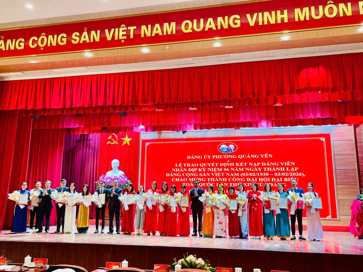 LỄ TRAO TẶNG HUY HIỆU ĐẢNG VÀ TRAO QUYẾT ĐỊNH KẾT NẠP ĐẢNG VIÊN