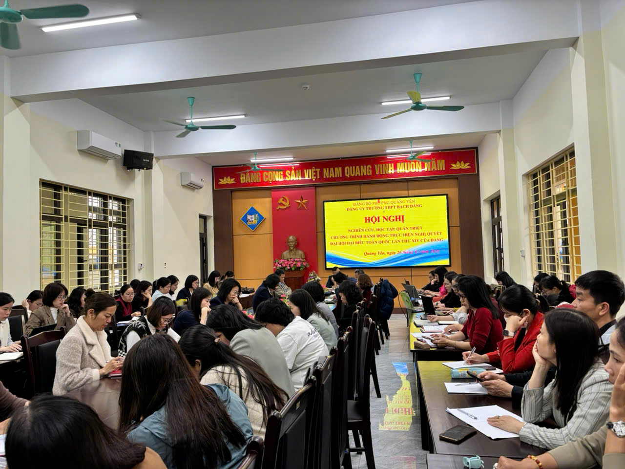 TRƯỜNG THPT BẠCH ĐẰNG NGHIÊM TÚC HỌC TẬP & QUÁN TRIỆT NGHỊ QUYẾT ĐẠI HỘI XIV CỦA ĐẢNG VÀ TRIỂN KHAI CÁC NGHỊ QUYẾT CỦA BỘ CHÍNH TRỊ