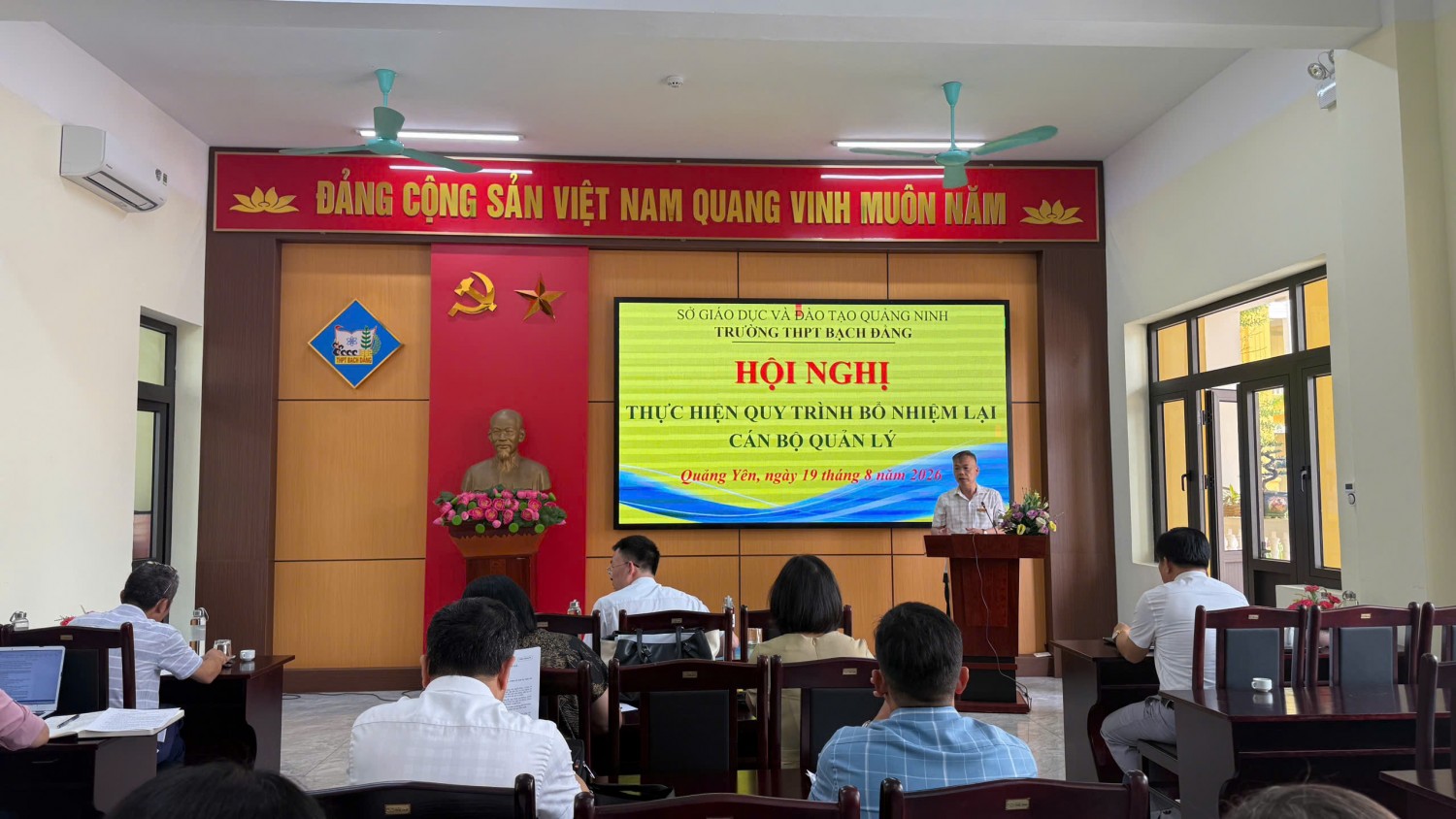 TRƯỜNG THPT BẠCH ĐẰNG TỔ CHỨC HỘI NGHỊ THỰC HIỆN QUY TRÌNH BỔ NHIỆM LẠI CÁN BỘ QUẢN LÝ